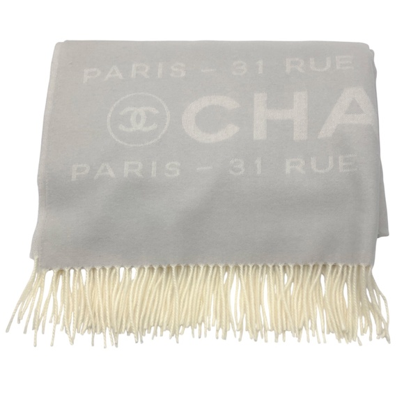 CHANEL GREY / IVORY 31 RUE CAMBON PARIS FRINGED LARGE CASHMERE SCARF - Picture 1 of 8